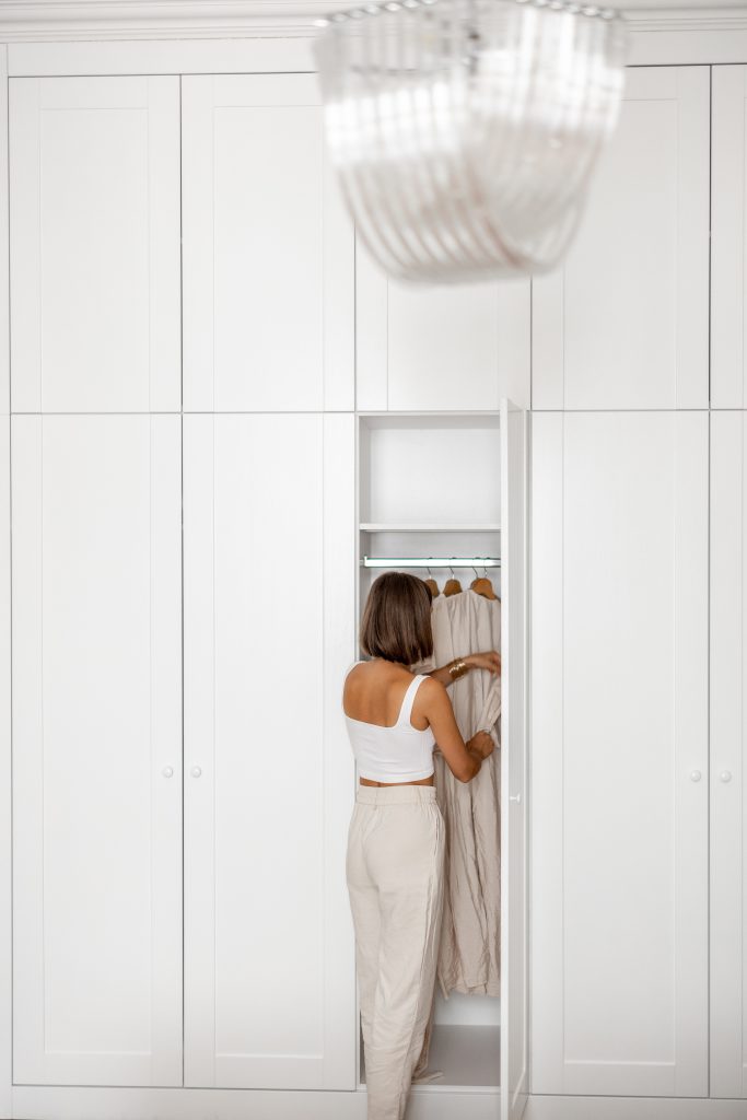 Jak wybrać i zmieścić szafę w małym mieszkaniu