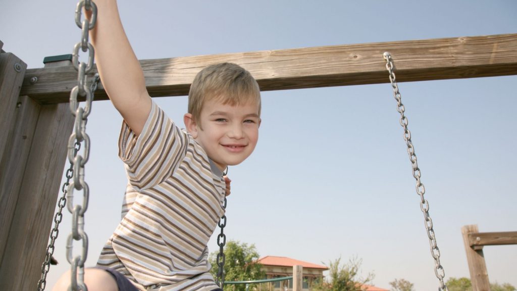 Jak wybrać producenta drewnianych placów zabaw