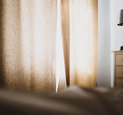 Oświetlenie do sypialni w stylu glamour