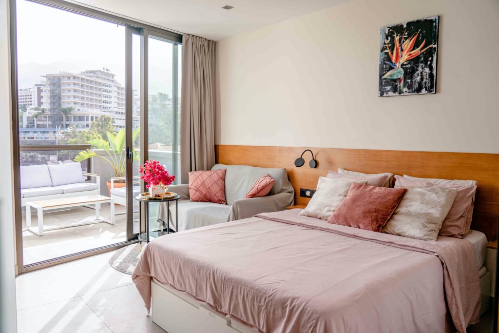 skrzypiące łóżko