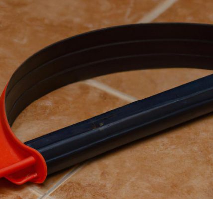 jak skleić plastik