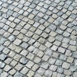 jak usunąć olej z kostki brukowej