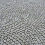 jak usunąć wosk z kostki brukowej