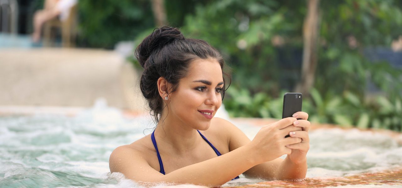 jacuzzi dmuchane w ogrodzie